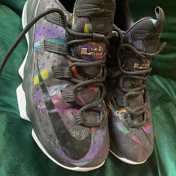 Worn maybe twice still in good condition!!! They are nice and comfortable 🤩🤩 - Picture 4 of 6